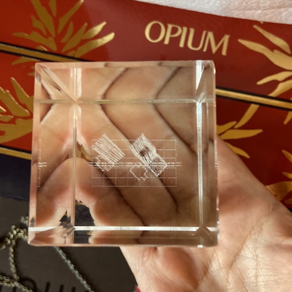 TWIN TOWERS Glass Paperweight - Picture 5 of 8